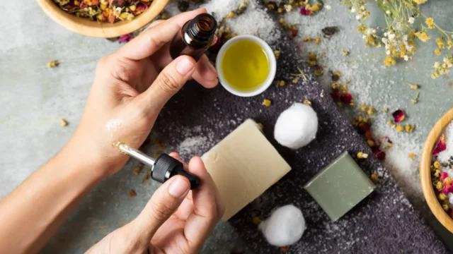 img-woman-using-skincare-products